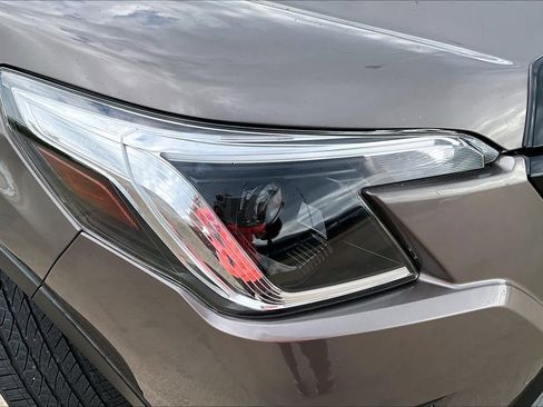 Used 2023 Subaru Forester Premium AWD/4WD image 27