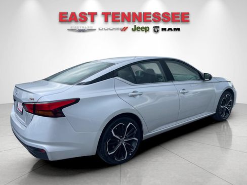 Used 2024 Nissan Altima 2.5 SR FWD image 3