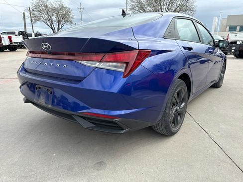 Used 2023 Hyundai Elantra SEL w/ Preferred Accessory Package image 3