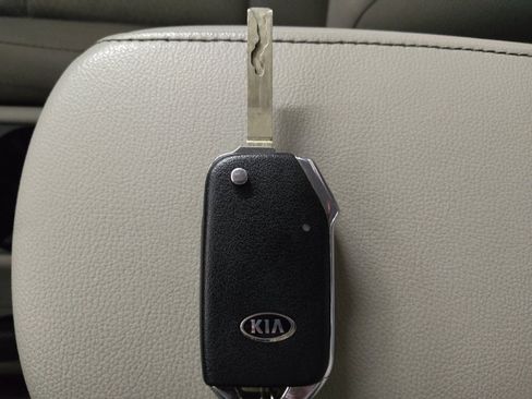 Used 2020 Kia Soul LX FWD image 32
