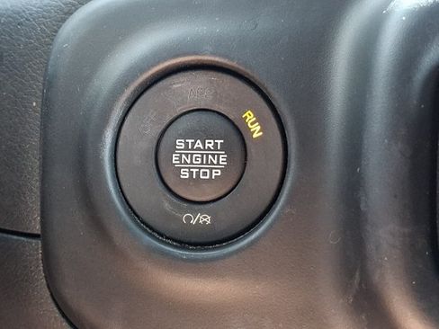 Used 2023 Jeep Wrangler Unlimited Sahara w/ Cold Weather Group AWD/4WD image 27