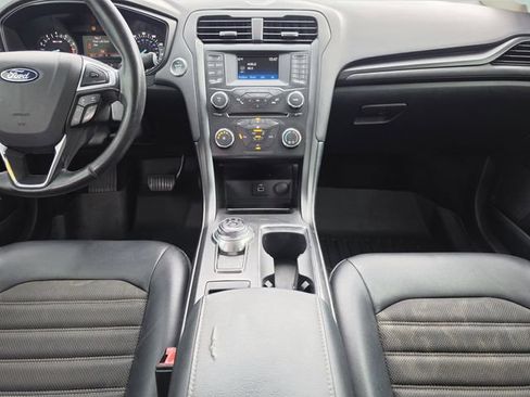 Used 2018 Ford Fusion SE w/ Equipment Group 201A FWD image 17
