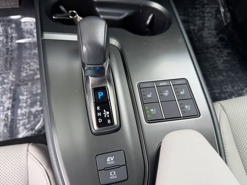 Used 2025 Lexus UX 300h FWD w/ Cold Area Package image 26