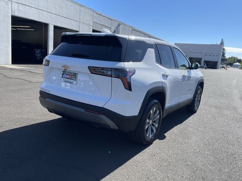 Used 2026 Chevrolet Equinox LT AWD/4WD image 5