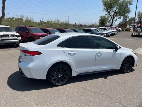 Used 2024 Toyota Corolla SE w/ Convenience Package FWD image 5