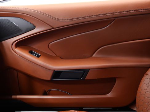 Used 2014 Aston Martin Vanquish Coupe image 31