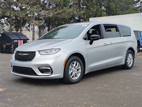 New 2026 Chrysler Pacifica Select image 10