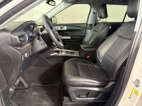 Used 2022 Ford Explorer Limited w/ Equipment Group 301A AWD/4WD image 19