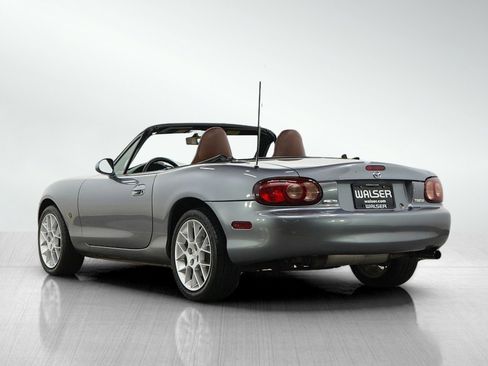 Used 2002 MAZDA MX-5 Miata SE RWD image 4