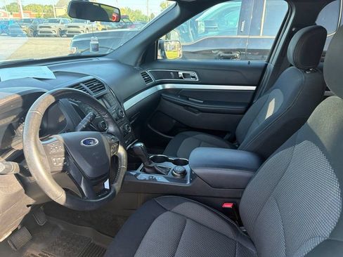 Used 2017 Ford Explorer XLT AWD/4WD image 12