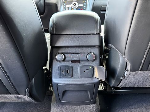 Used 2018 Ford Explorer Platinum image 35