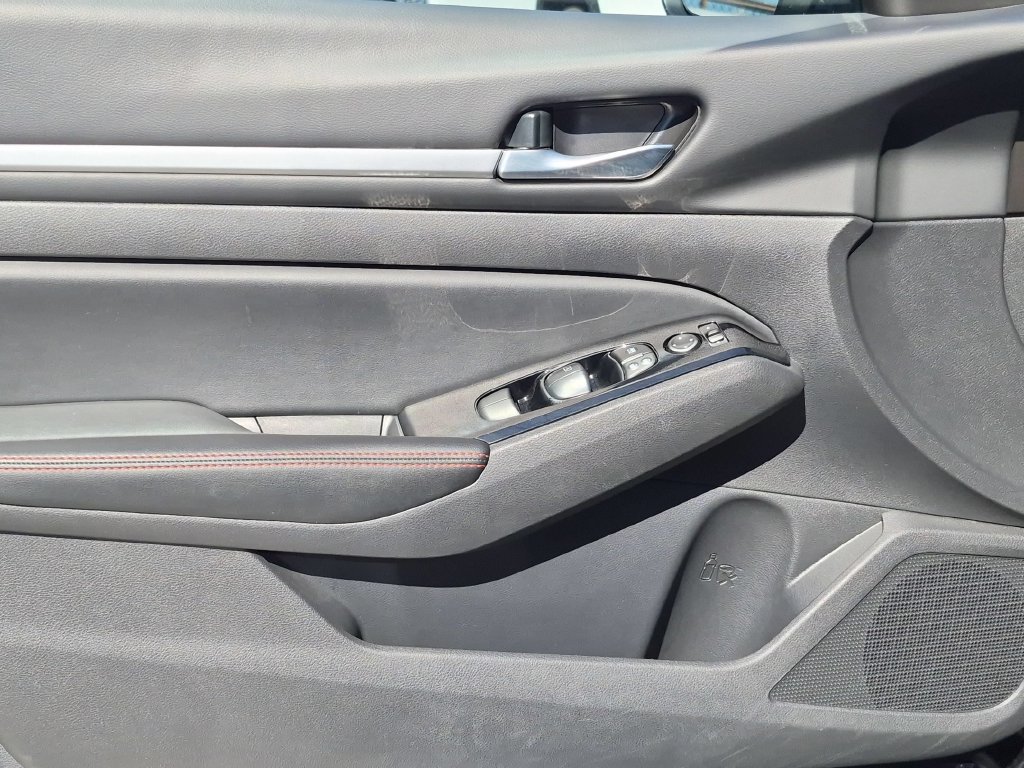Used 2025 Nissan Altima 2.5 SR FWD image 11
