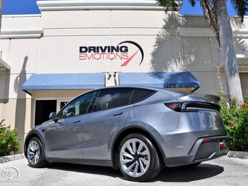 Used 2026 Tesla Model Y AWD image 23