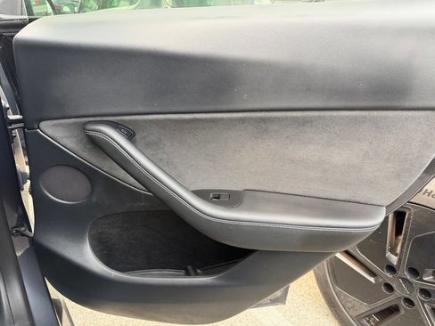 Used 2023 Tesla Model Y Long Range AWD/4WD image 25