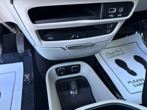 Used 2019 Chrysler Pacifica Touring-L Plus w/ Advanced Safetytec Group FWD image 37