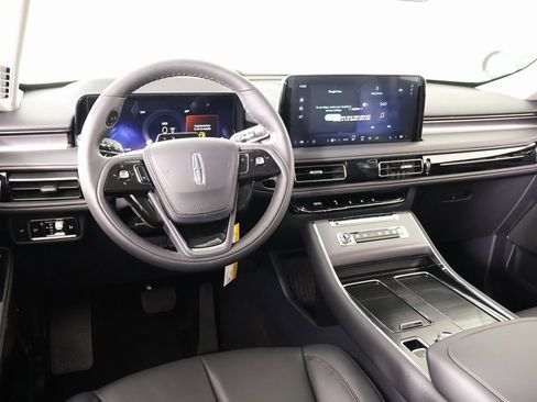 New 2026 Lincoln Aviator AWD image 2