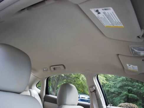 Used 2005 Buick LaCrosse CXL FWD image 39