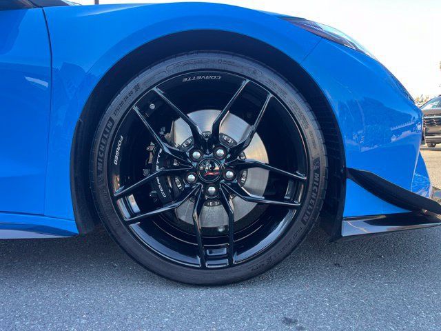 Used 2025 Chevrolet Corvette Z06 RWD image 6
