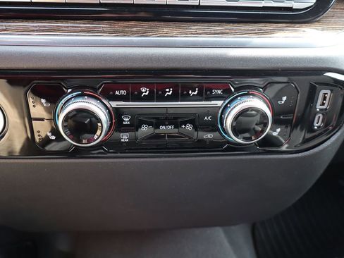 Used 2023 GMC Sierra 1500 Elevation image 23