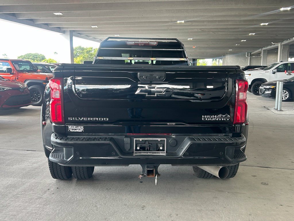 Used 2022 Chevrolet Silverado 3500 High Country w/ Technology Package AWD/4WD image 4