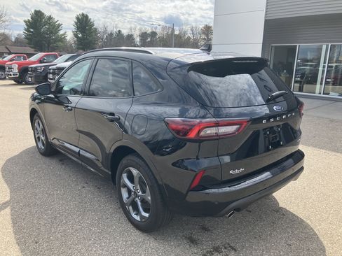 Used 2023 Ford Escape ST-Line w/ Tech Pack #1 AWD/4WD image 8