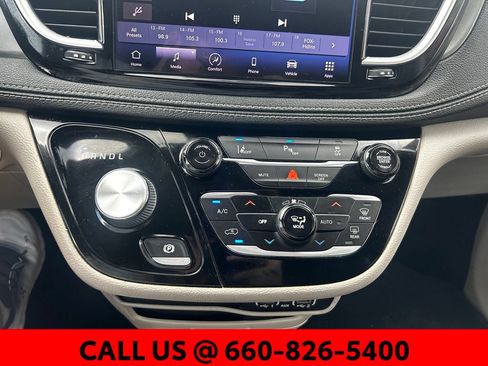 Used 2022 Chrysler Pacifica Touring-L FWD image 26
