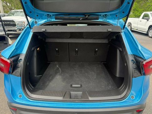 Used 2025 Chevrolet Trax RS w/ Sunroof Package image 9