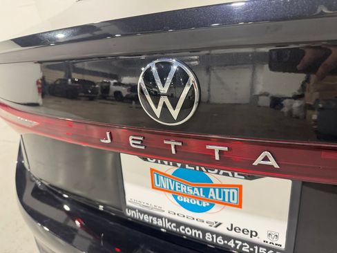 Used 2025 Volkswagen Jetta SE FWD image 29