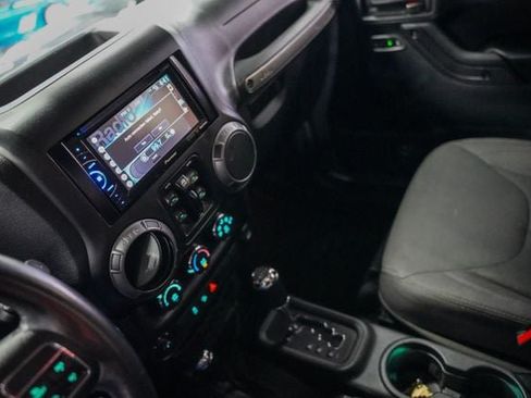 Used 2018 Jeep Wrangler Unlimited Sport S AWD/4WD image 7