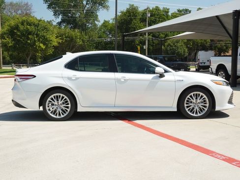 Used 2020 Toyota Camry XLE FWD image 6