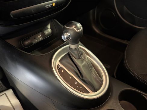 Certified 2017 Kia Soul + w/ Designer's Package image 21