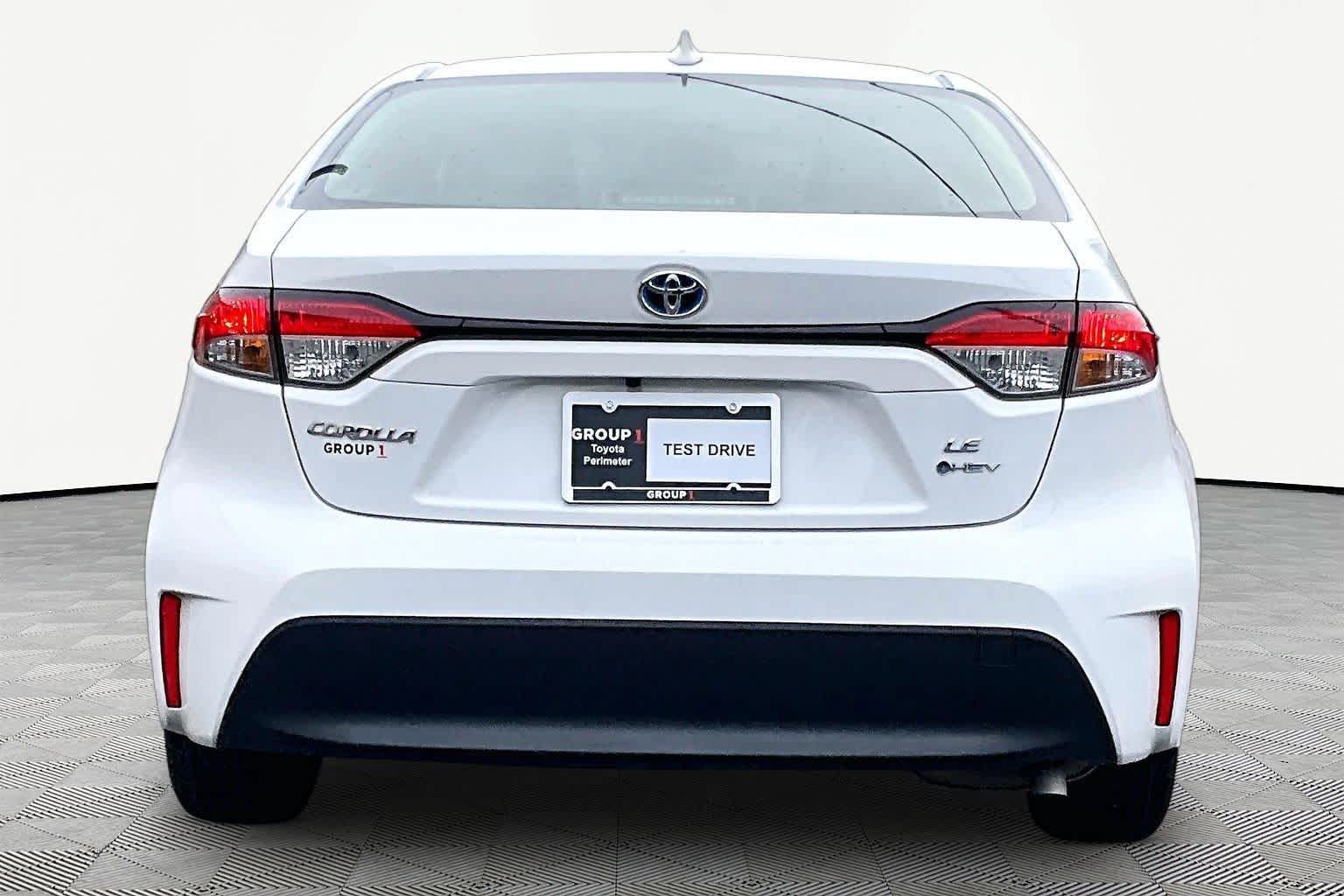 Used 2025 Toyota Corolla LE FWD image 5
