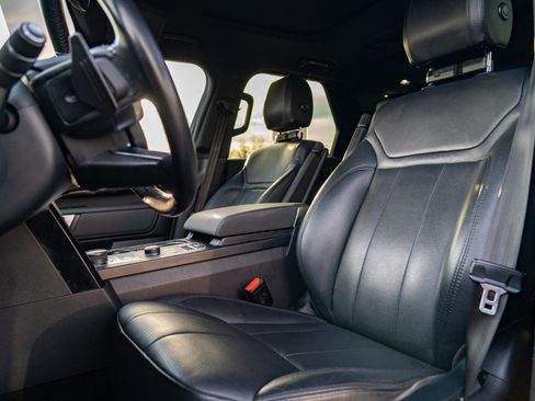 Used 2019 Land Rover Discovery SE image 15