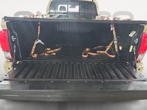 Used 2018 Toyota Tacoma TRD Off-Road w/ Technology Package image 11