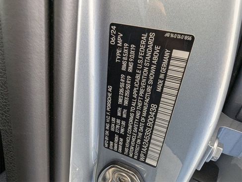 Used 2025 Porsche Macan w/ Premium Package Plus image 26