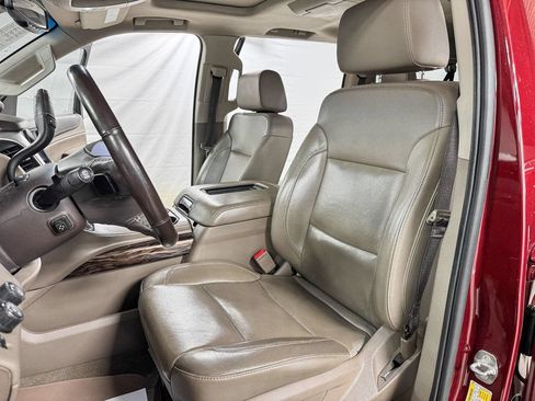 Used 2019 GMC Yukon XL SLT w/ Open Road Package AWD/4WD image 7