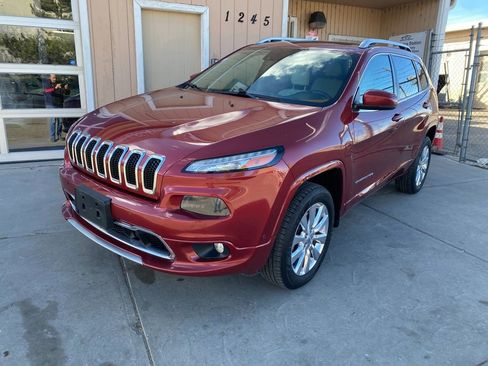 Used 2016 Jeep Cherokee Overland w/ Technology Group AWD/4WD image 3