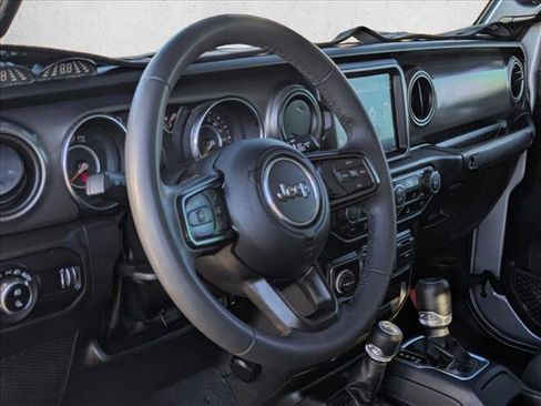 Used 2023 Jeep Gladiator Sport image 9