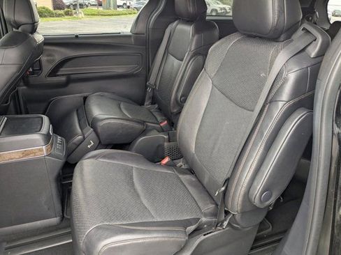 Used 2025 Toyota Sienna Platinum AWD/4WD image 14