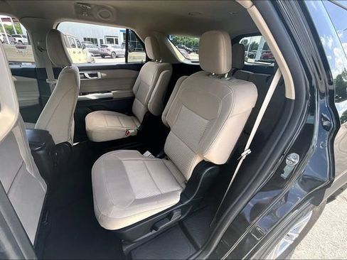 Used 2023 Ford Explorer XLT AWD/4WD image 22