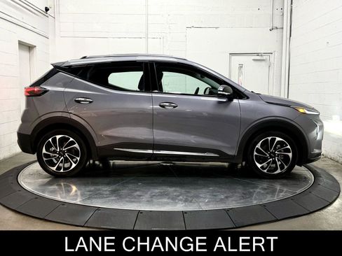 Used 2022 Chevrolet Bolt EUV Premier w/ Sun & Sound Package image 9