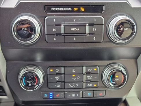 Used 2020 Ford F150 Lariat w/ Equipment Group 502A Luxury AWD/4WD image 18