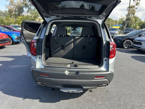 Certified 2023 GMC Acadia SLE w/ Driver Convenience Package image 17