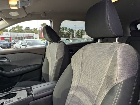 Used 2023 Nissan Rogue SV image 14