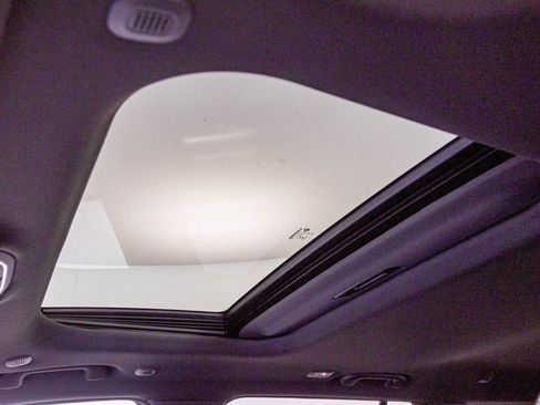 New 2026 Jeep Grand Cherokee Altitude image 5