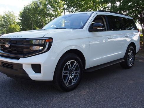 Certified 2025 Ford Expedition Active RWD image 3