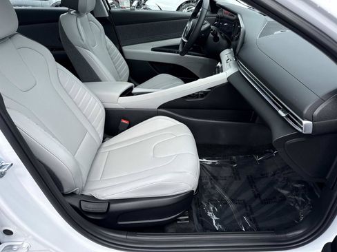 Certified 2025 Hyundai Elantra Limited FWD image 20