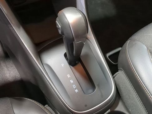Used 2020 Chevrolet Trax LT w/ LT Convenience Package FWD image 37