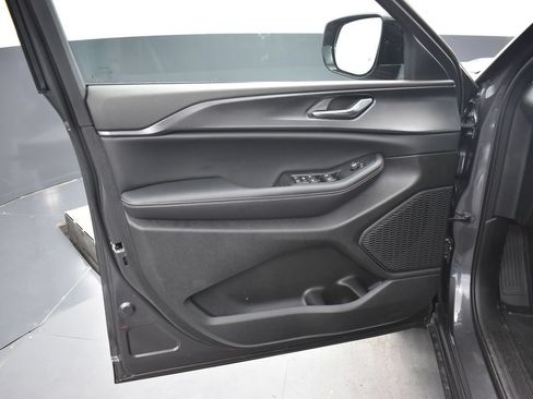 Used 2025 Jeep Grand Cherokee L Altitude AWD/4WD image 16
