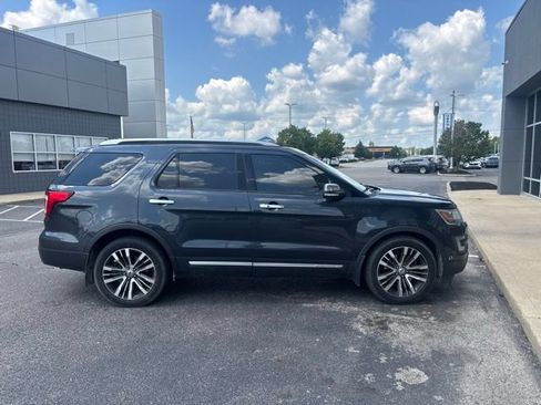 Used 2017 Ford Explorer Platinum AWD/4WD image 4